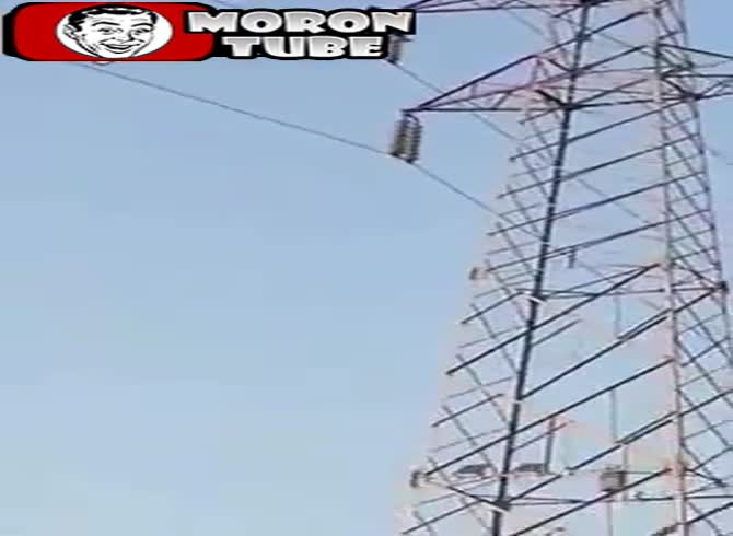 Video :After getting electrocuted, a suicidal lady falls from an electricity pylon (public alerted)